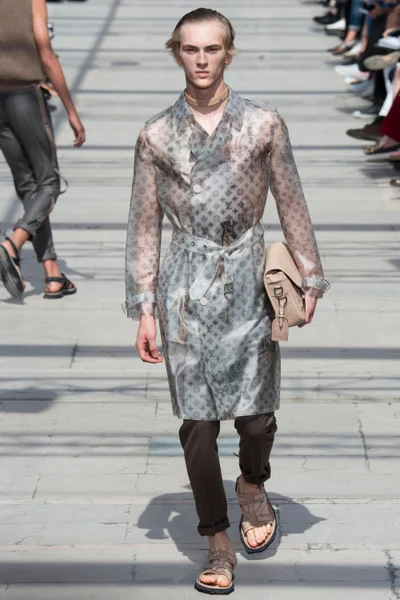 Look 14